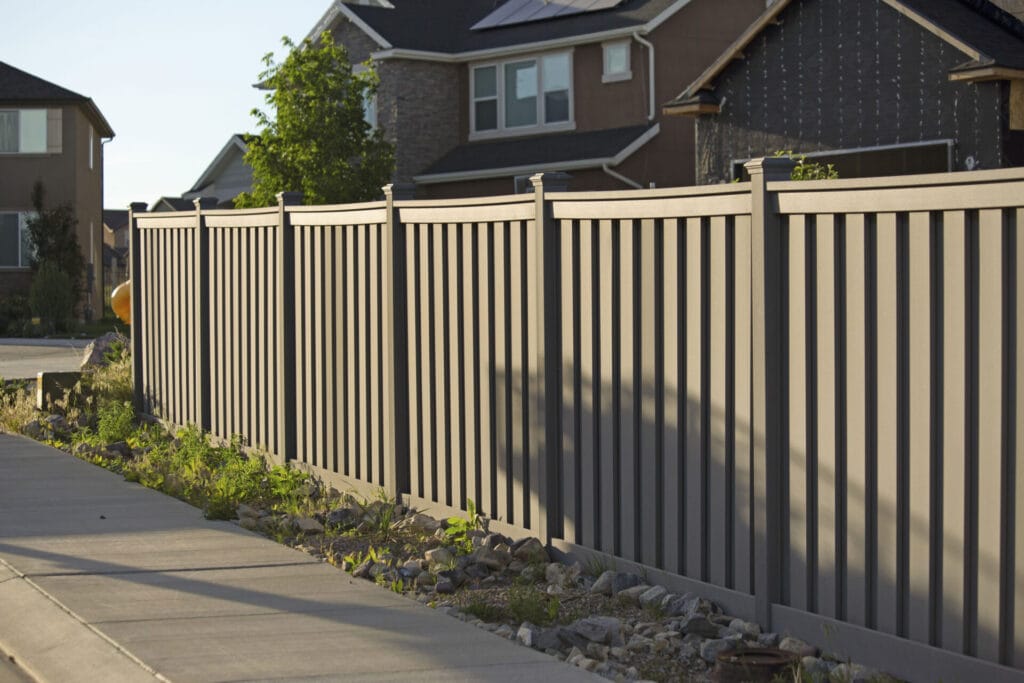 shot of the fence around the house in the neighbor 2023 11 27 05 04 27 utc