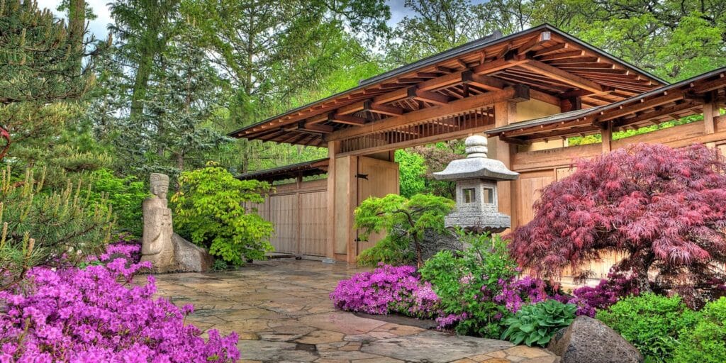 stone-lanterns-japanese-gardens