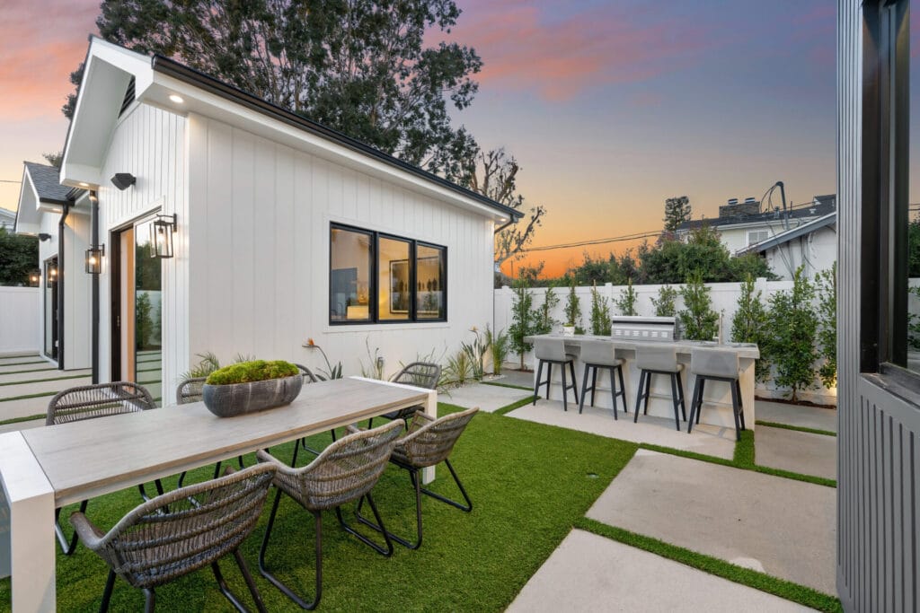 outdoor-sitting-area